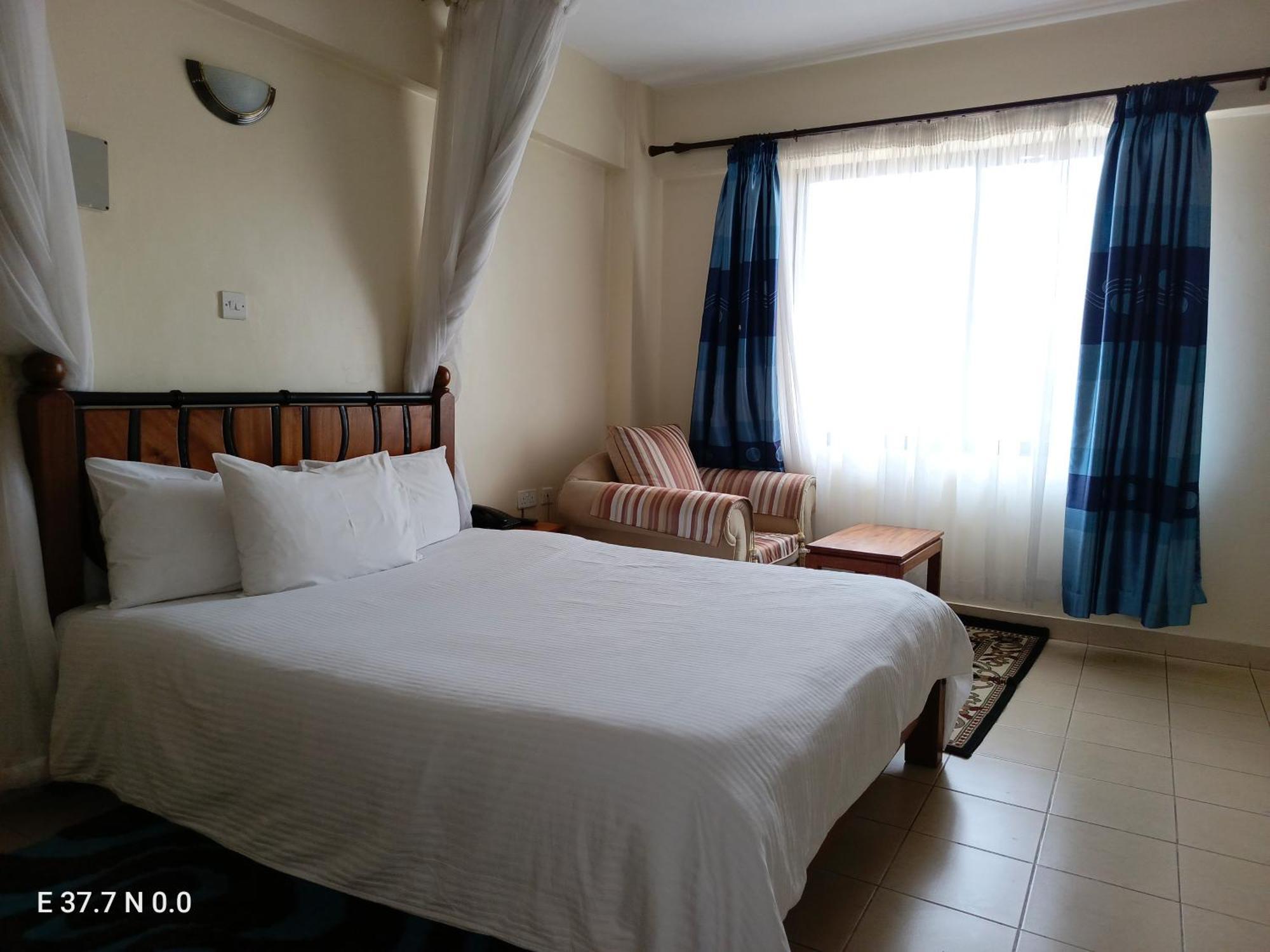 Meru Paramount Buitenkant foto