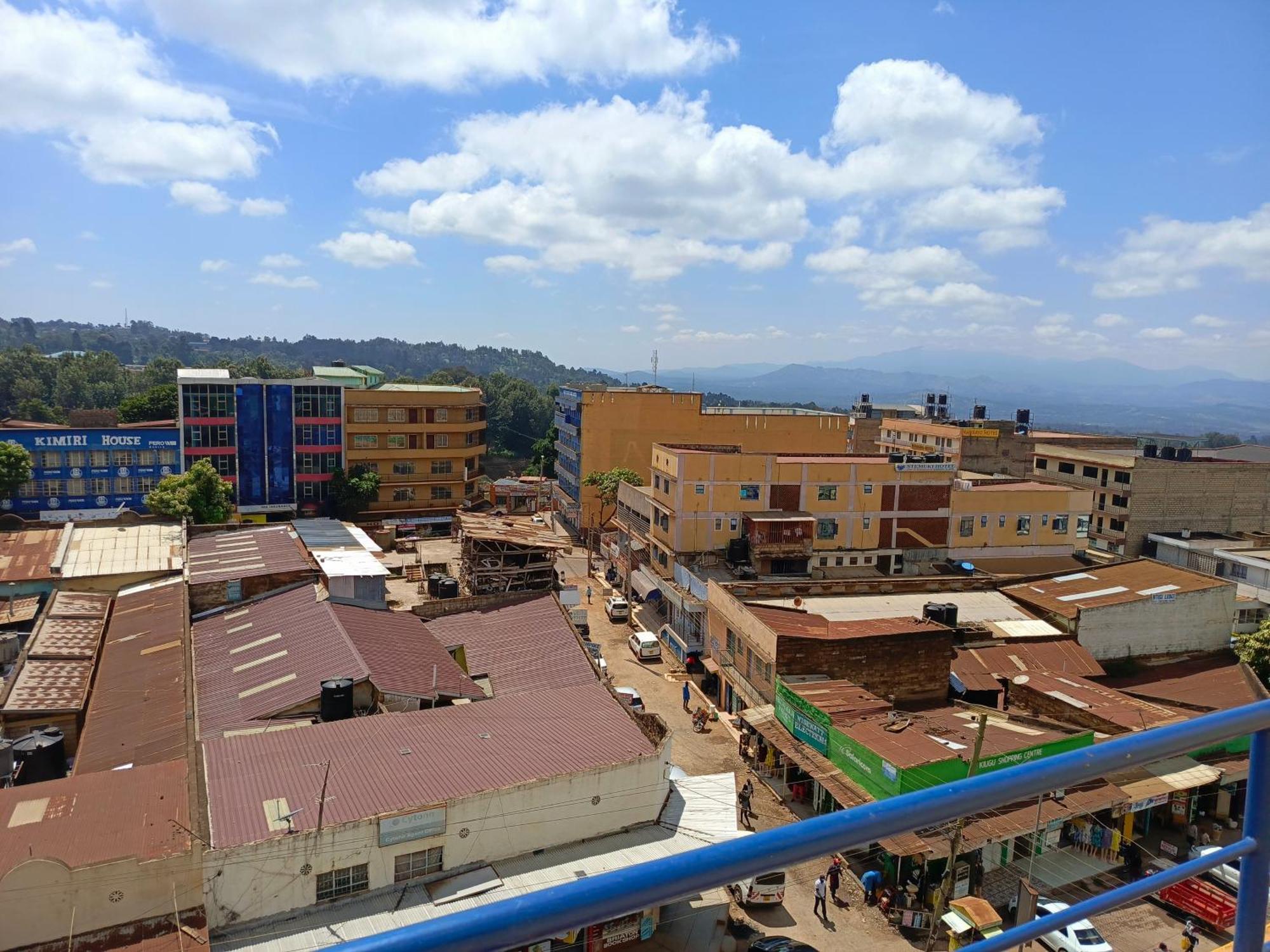 Meru Paramount Buitenkant foto