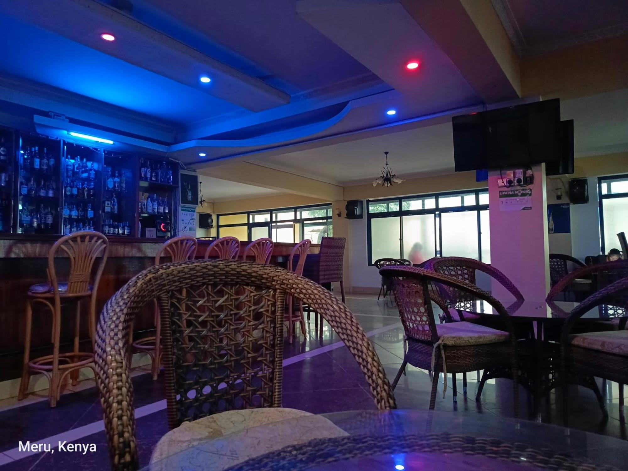 Meru Paramount Buitenkant foto