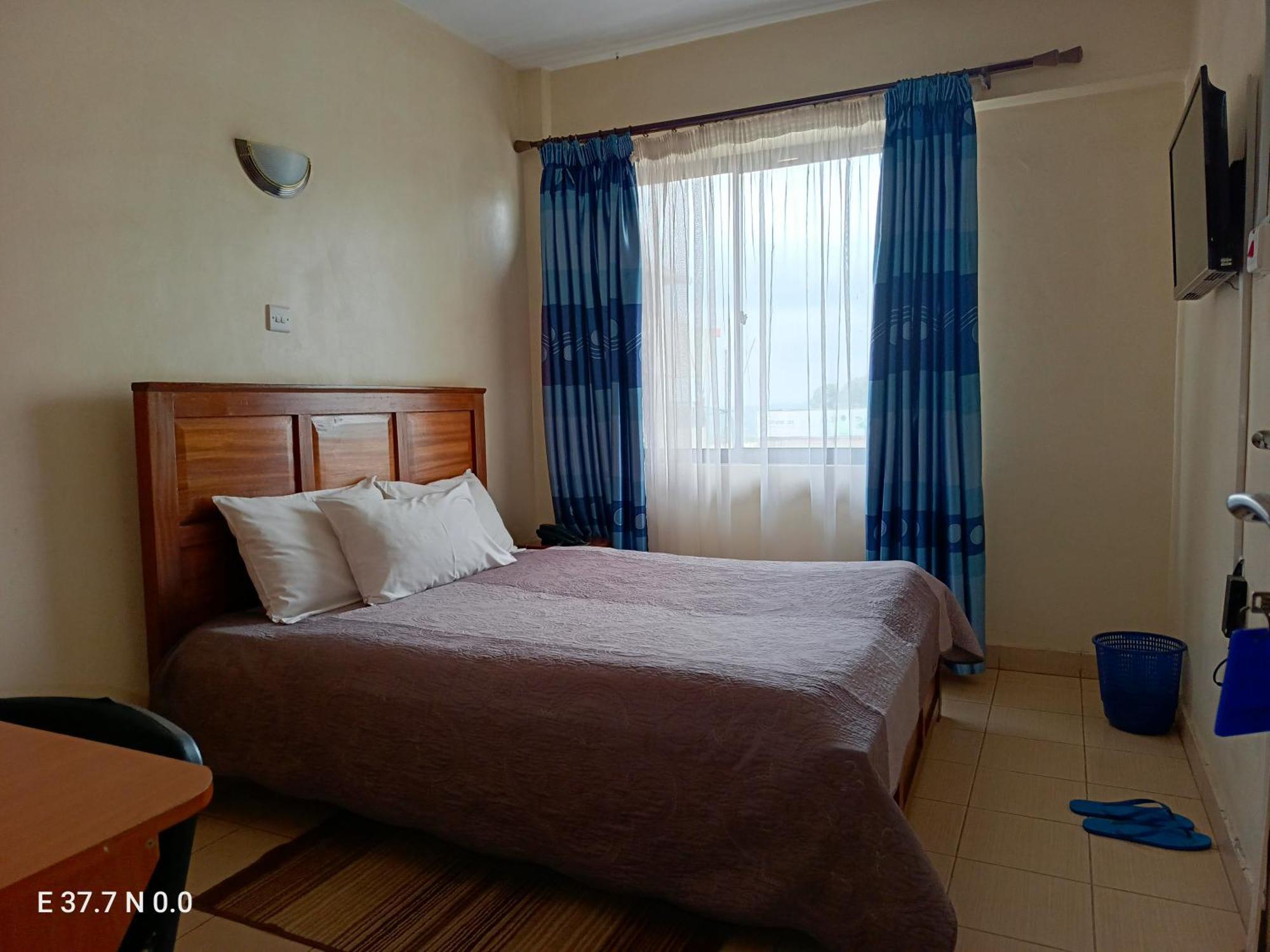 Meru Paramount Buitenkant foto