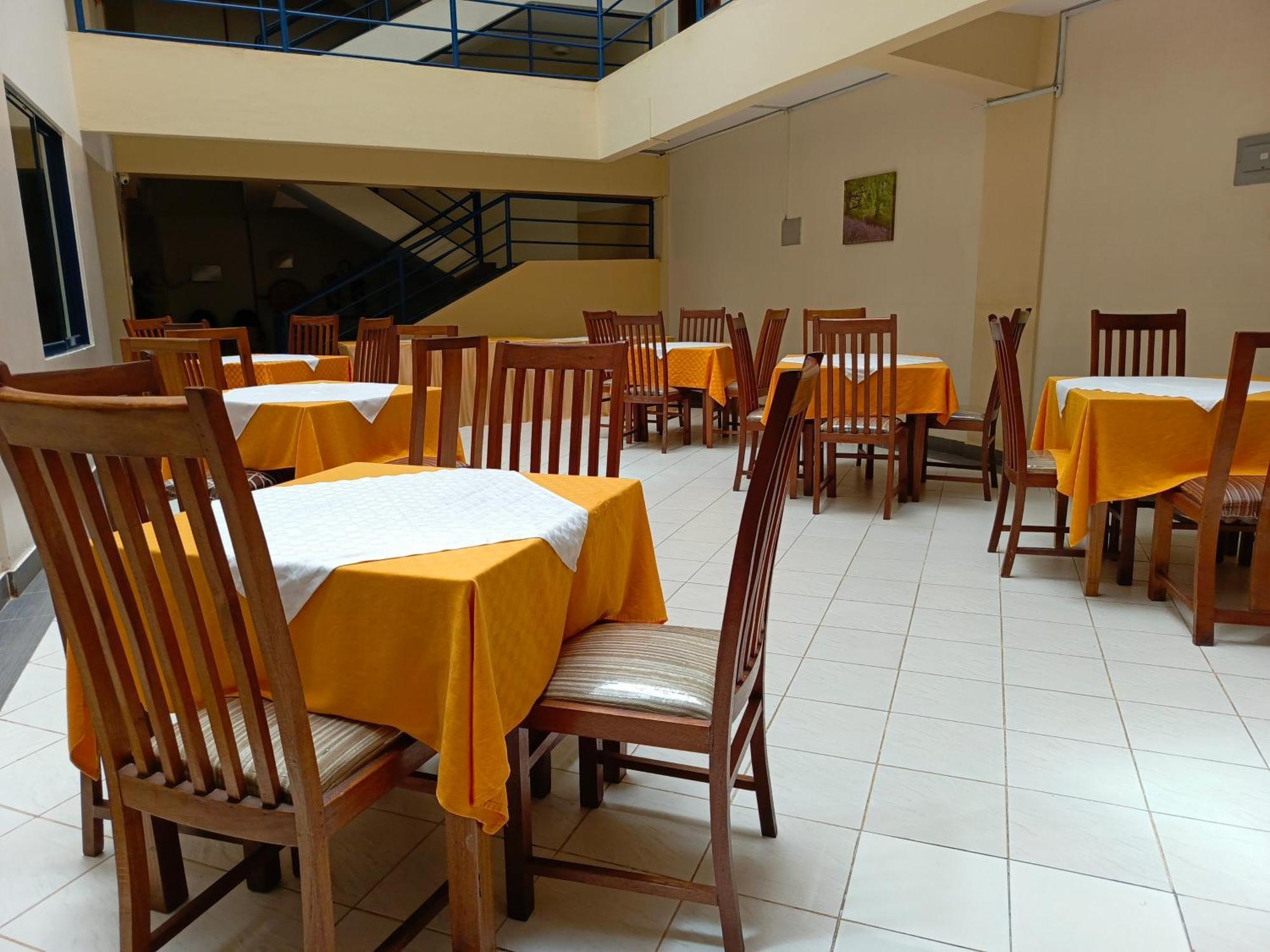 Meru Paramount Buitenkant foto