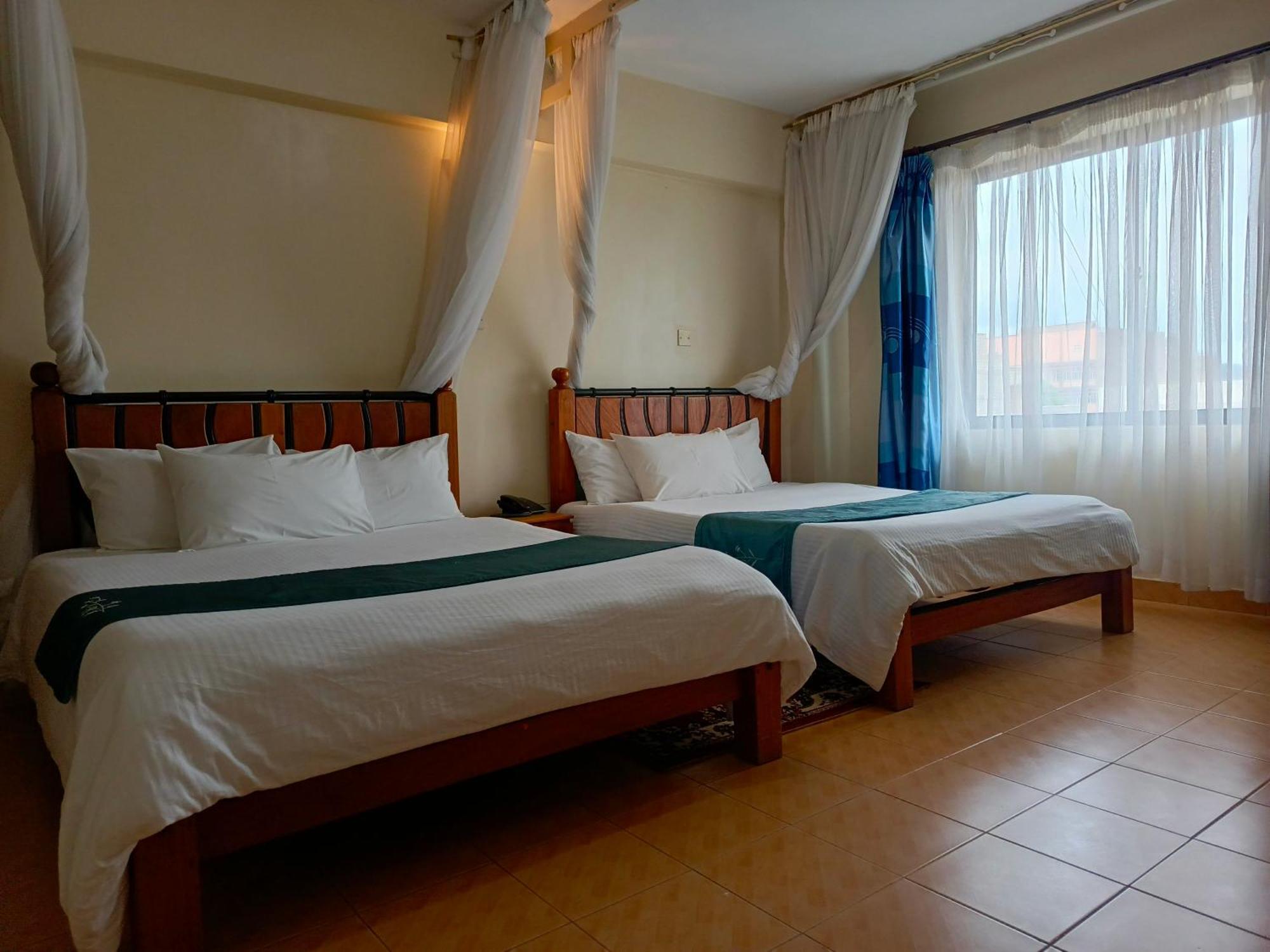 Meru Paramount Buitenkant foto