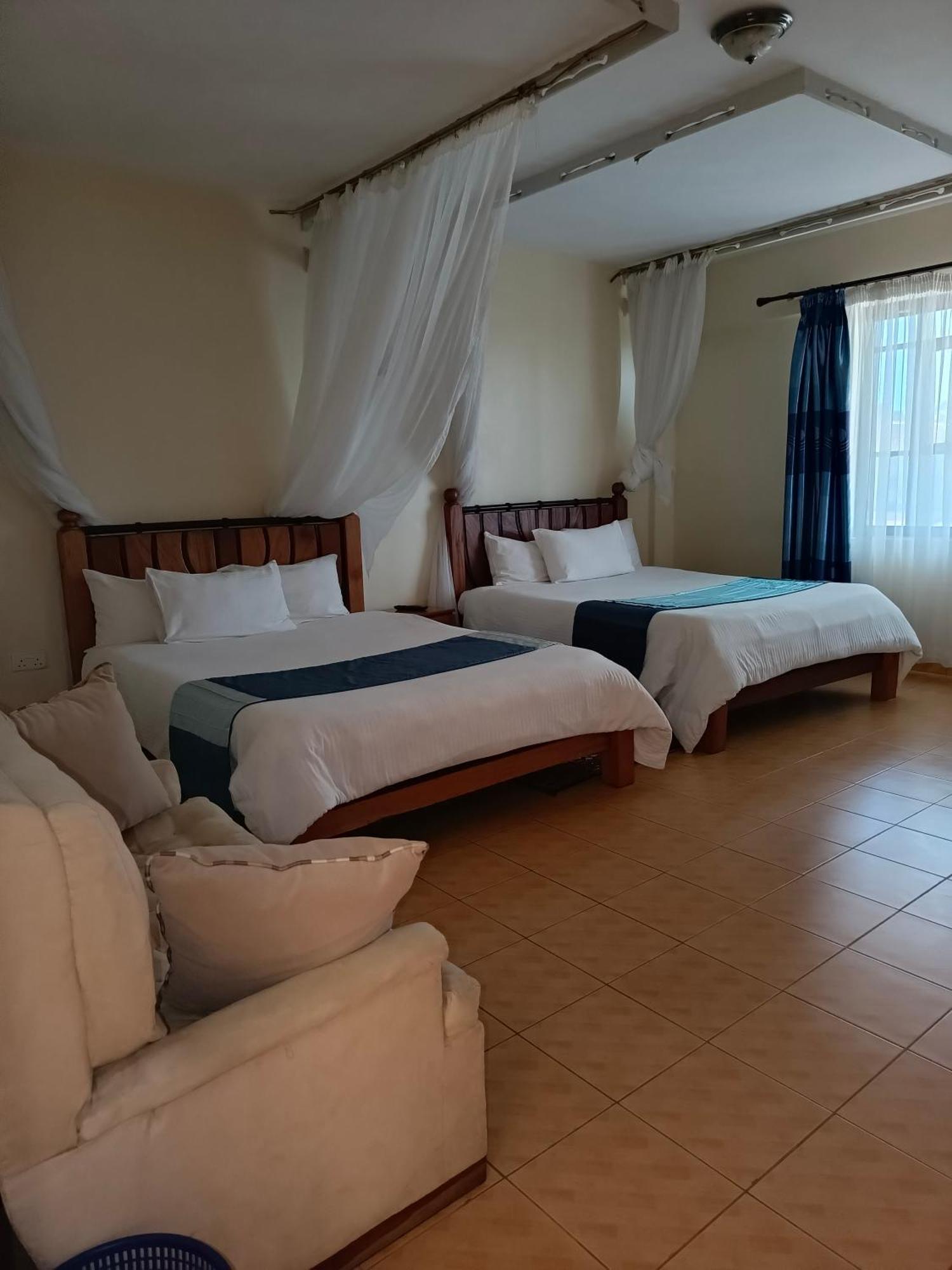 Meru Paramount Buitenkant foto