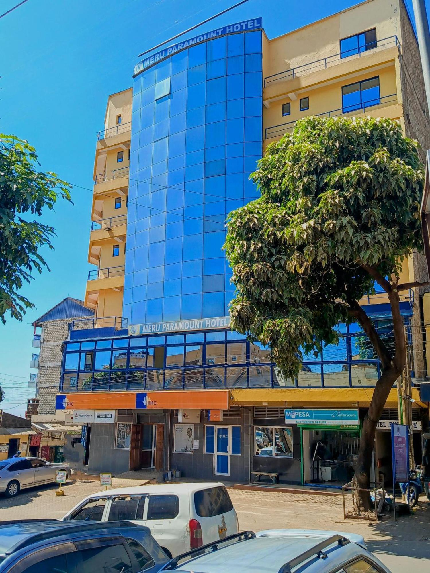 Meru Paramount Buitenkant foto