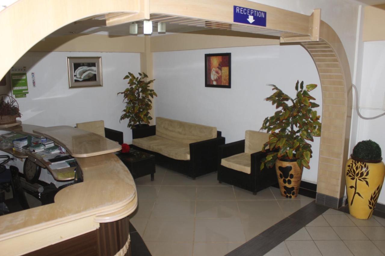 Meru Paramount Buitenkant foto